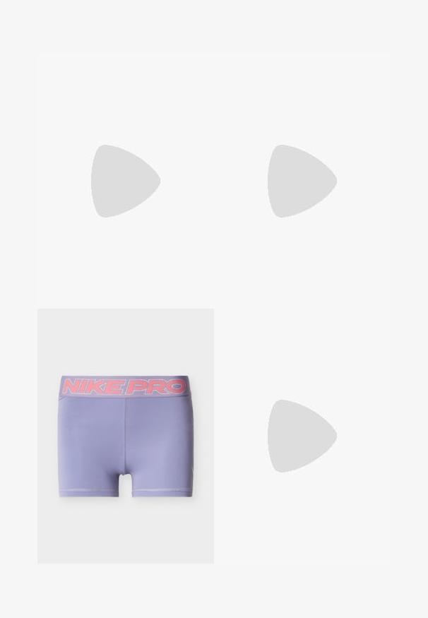 Ροζ κοντομάνικο crop top της Nike με κομψή λεπτομέρεια στροβιλισμού στο μπροστινό μέρος και λευκό λογότυπο Nike Swoosh στο κέντρο κάτω από το λαιμόκοψη.; Μωβ αθλητικές σορτς με φαρδιά ελαστική ζώνη μέσης Nike Pro σε ροζ χρώμα. Λείο, ελαφρύ ύφασμα με εφαρμοστή σχεδίαση και χωρίς διακριτές υφές.; Μαύρο αθλητικό παπούτσι Nike με φερμουάρ στο πάνω μέρος και χαρακτηριστική σόλα με τμηματικές ελαστικές άνοιξη, παρουσιάζεται σε πλάγια όψη πάνω σε ουδέτερο φόντο.; Μαύρα γάντια χωρίς δάχτυλα με υφή. Φτιαγμένα από αναπνεύσιμο υλικό, με τρύπα για τον αντίχειρα και ενισχυμένη παλάμη για καλύτερη λαβή.