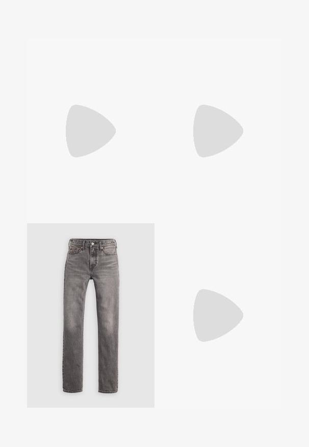 Schwarzes T-Shirt mit kurzen Ärmeln aus weichem Material, mit rundem Ausschnitt und einem lässigen Schnitt mit umgeschlagenen Ärmeln.; Schmal geschnittene, grau gewaschene Jeans für Herren mit fünf Taschen, Gürtelschlaufen und Knopfverschluss, flach auf einem weißen Hintergrund liegend.; Schwarze Leder-Stiefelette mit spitzem Zeh, schlanker Silhouette und klobigem quadratischem Absatz. Glatte Textur mit minimalen Nähdetails.; Schwarze lederne Handtasche mit glatter Textur. Verfügt über einen verstellbaren Riemen und ein elegantes, minimalistisches Design mit einem Reißverschluss.