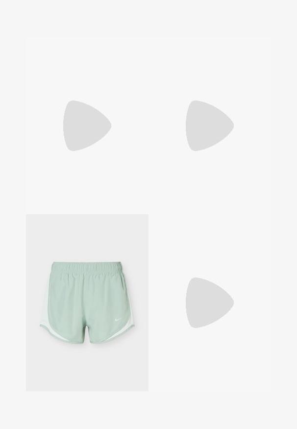 Langærmet atletisk trøje i mørkeblå, med lynlås i halsen, hætte og tommelfingerhuller. Tekstureret stof med et geometrisk mønster. Logo på brystet.; Lysegrønne atletikshorts med hvide sidepaneler, elastisk taljebånd og lille hvid Nike-logo på forsiden af højre ben.; Hvid træningssko med mesh-overdel, rund tå og tekstureret sål. Har et sølvfarvet Nike-swoosh og et minimalistisk design.; Sorte fingerløse handsker med et tekstureret design. Lavet af et åndbart materiale, med en tommelfingeråbning og forstærket håndflade for bedre greb.