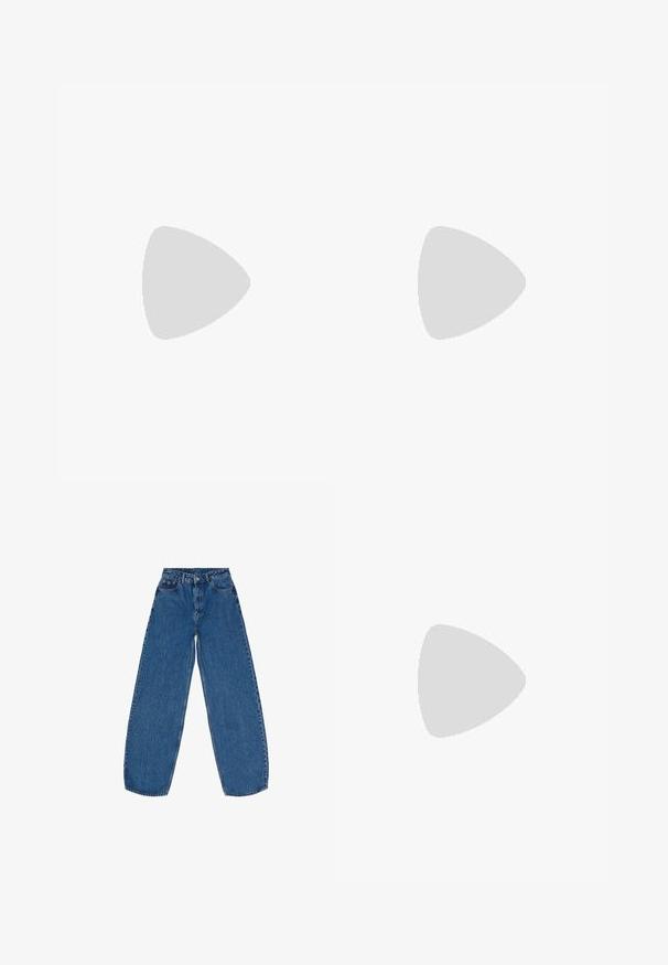 Polo de manga larga en rayas horizontales de color azul marino y blanco con acentos en azul claro. Presenta un cuello con solapa y una tapeta de tres botones.; Jeans de denim azul con un corte holgado, cintura alta, piernas rectas y diseño tradicional de cinco bolsillos con cierre de botón.; Zapatillas de cuero blancas con rayas y detalles rojos. Cuentan con una suela de goma texturizada y un collar acolchado. Llevadas con denim azul claro.; Gafas de sol ovaladas negras con varillas delgadas y lentes tintados de rojo descansando sobre una superficie blanca.