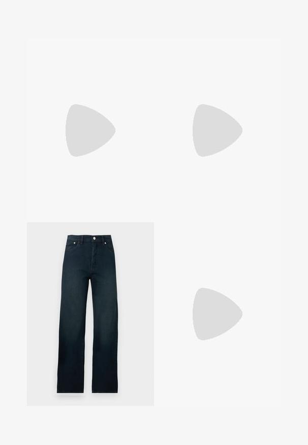 Polo blanc à manches courtes en maille côtelée avec une fermeture éclair à l'avant et un col doux, présenté sur un fond neutre.; Jean denim bleu foncé taille haute, jambe droite, avec bouton devant et poches, présenté sur fond blanc uni.; Chaussure plate en cuir verni noir avec un bout pointu, une petite lanière décorative et un petit talon carré. Texture lisse et design épuré.; Pochette en cuir marron avec un fermoir à boule en argent et un petit détail en chaîne argentée sur fond blanc.