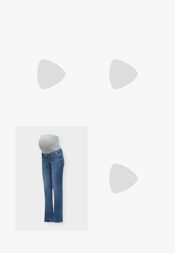 ONLY MATERNITY Peplum OLMMALAYA Peplum - T-Shirt basic - black; Blaue Umstandsjeans mit einem grauen elastischen Bauchpanel, das über den Babybauch passt, für Komfort und Halt.; Weiße Lacklederschuhe mit spitzem Zehen, zwei dekorativen Riemen mit silbernen Schnallen und einer dezenten braunen Sohle.; Schwarze Lederhandtasche mit geschwungenem Design, strukturiertem Material, vorderen Nähten und einem Logo in Goldtönen. Verfügt über einen einzelnen verstellbaren Tragegurt.
