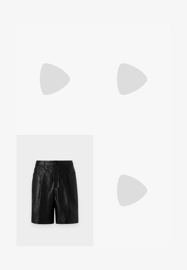 Korte mouwen fietstrui van zwart, glad materiaal. Heeft een ritssluiting aan de voorkant en "OAKLEY" in het wit gedrukt op de linkerkant.; Zwarte leren korte broek met een getailleerd ontwerp, voorzien van twee voorzakken, een knoopsluiting en een gladde, glanzende textuur.; Zwarte leren high-top sneaker met een dikke rubberen zool, vetersluiting, gevoerde schacht en metalen accenten. Beschikt over een profielzool voor grip.; Zwarte leren vingervrije handschoenen met een gestructureerde afwerking. Kenmerken zijn onder andere vier vingeropeningen, versterkte stiksels en een drukknoopsluiting.
