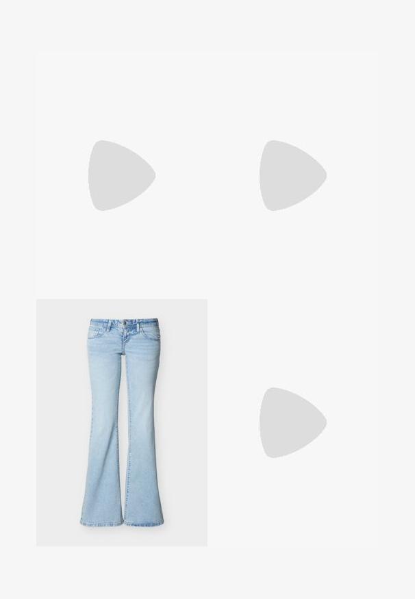 Sort cropped langærmet top lavet af blødt stof, med et snoet frontdesign og en rund halsudskæring, samt tætsiddende ærmer.; Lyseblå denimjeans med høj talje, knap- og lynlåslukning, lommer foran og bagpå samt vide, flared ben.; Sorte balletflade sko i laklæder med rundet tå, snørelukning og flad sål. Glat tekstur med få detaljer.; Even&Odd Håndtasker - brown