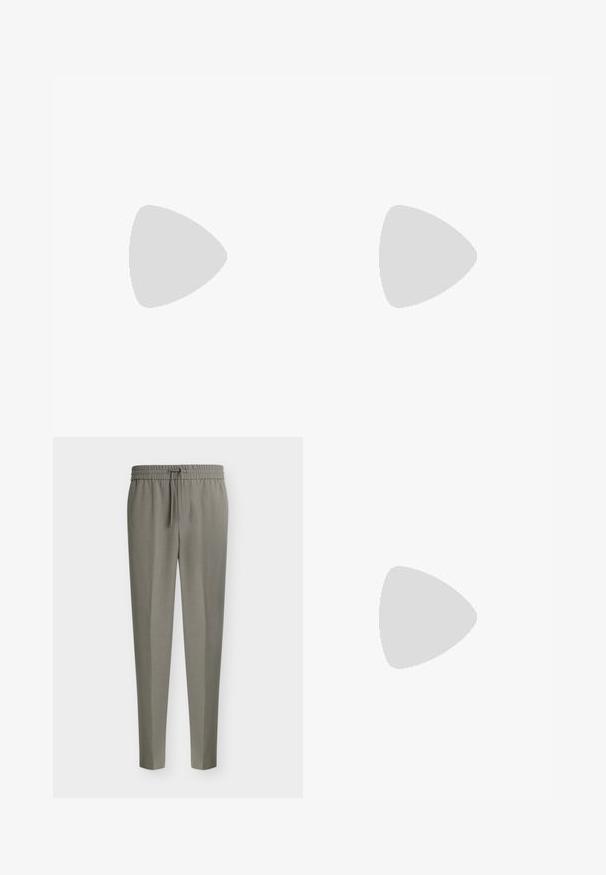 Polo bleu marine à manches courtes, tissu texturé, col zippé et détails contrastants blancs sur les épaules.; Pantalon pour homme gris clair ajusté avec jambes fuselées et taille élastique dotée d'un cordon de serrage à l'avant.; Mocassins en cuir noir avec un embout arrondi, présentant un détail cousu sur le dessus, et un petit talon carré. Texture lisse et finition brillante.; Petit sac bandoulière beige avec poche avant zippée, logo métallique ALDO, sangle large ajustable et forme rectangulaire arrondie sur fond blanc.