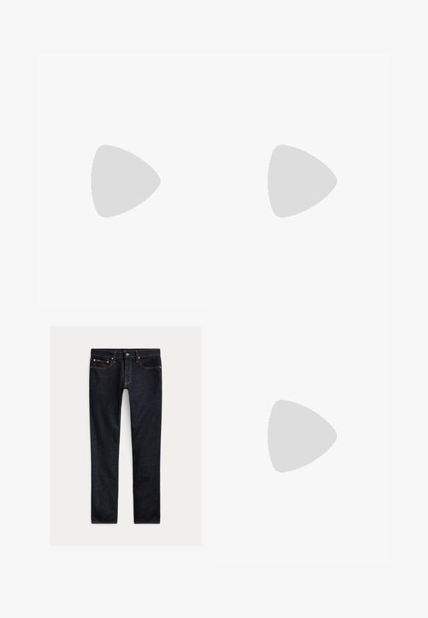 Polo blanc côtelé avec un col classique, des manches courtes et un logo brodé sur le côté gauche de la poitrine. Texture douce et design épuré.; Jean slim bleu foncé avec cinq poches, fermeture à boutons et coutures contrastées, posé à plat sur un fond clair.; Mocassin en cuir noir avec un petit talon et une bride penny, vu de côté sur un fond gris clair.; Ceinture en cuir noir avec une boucle en métal argenté rectangulaire ornée d'un logo embossé de cavalier, texture lisse et cinq trous.