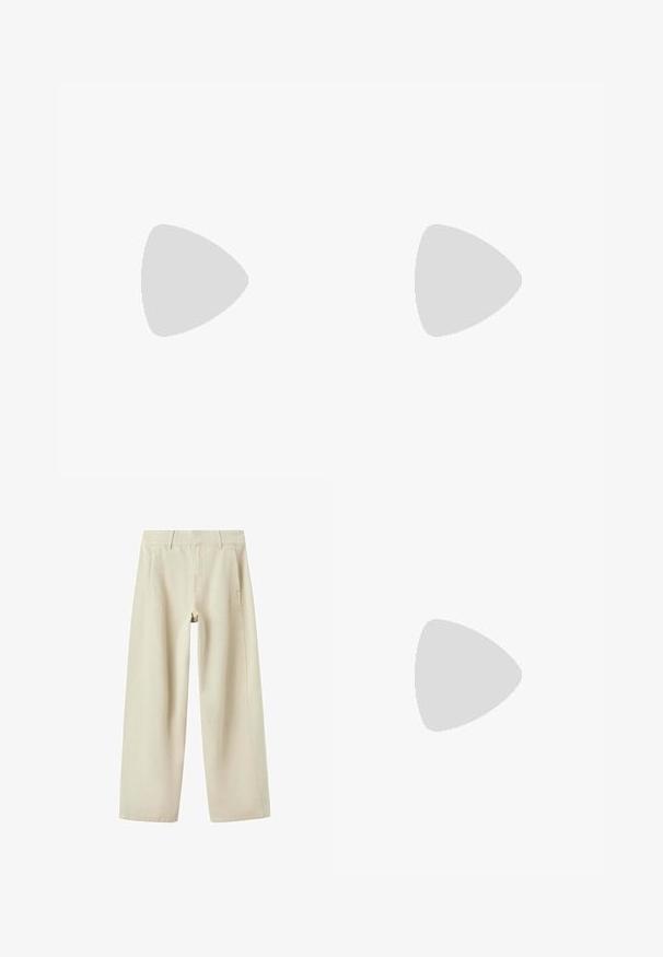 Haut sans manches en maille vert olive avec col montant et large ceinture nouée à la taille.; Pantalon beige à jambes larges avec poches latérales, passants de ceinture et coutures visibles, présenté à plat sur fond blanc.; Baskets Adidas noires avec des bandes blanches et une semelle en gomme flottant au-dessus d'escaliers en béton gris sous une lumière naturelle.; Sac cabas en cuir marron foncé avec larges bretelles et ouverture supérieure arrondie, design simple avec détail de couture centrale.