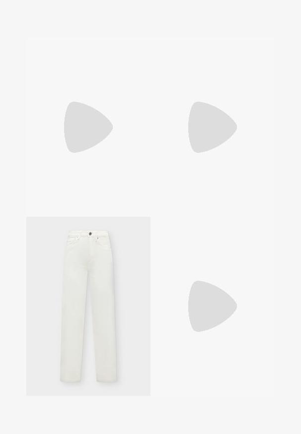 T-shirt bleu clair en tissu doux, avec un col rond bordé de blanc, des manches courtes et un logo en relief sur le devant.; Jean en denim blanc taille haute, coupe droite, fermoir à bouton et poches avant, présenté sur un fond uni.; Bottine en cuir noir à bout rond, détails de coutures latérales et talon bloc épais. Texture lisse et design minimaliste.; Boucles d'oreilles en métal argenté avec un design ondulé et sculptural, présentant une finition polie et des formes irrégulières, mettant en valeur une esthétique contemporaine.