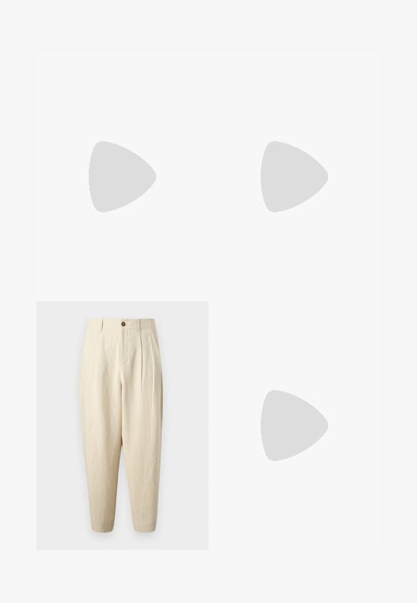Polo beige en maille côtelée à manches courtes avec col ouvert et petite tête de loup brodée sur la poitrine gauche.; Pantalon beige taille haute fuselé avec plis, passants de ceinture, bouton frontale et fermeture éclair sur un fond uni.; Baskets en cuir noir avec une texture lisse, bout rond et fermeture à lacets. Comprend une semelle en caoutchouc épaisse et un minimum de détails de marque.; Sac bandoulière noir texturé avec une fermeture à rabat et un petit logo en métal sur le devant, présenté sur un fond uni.