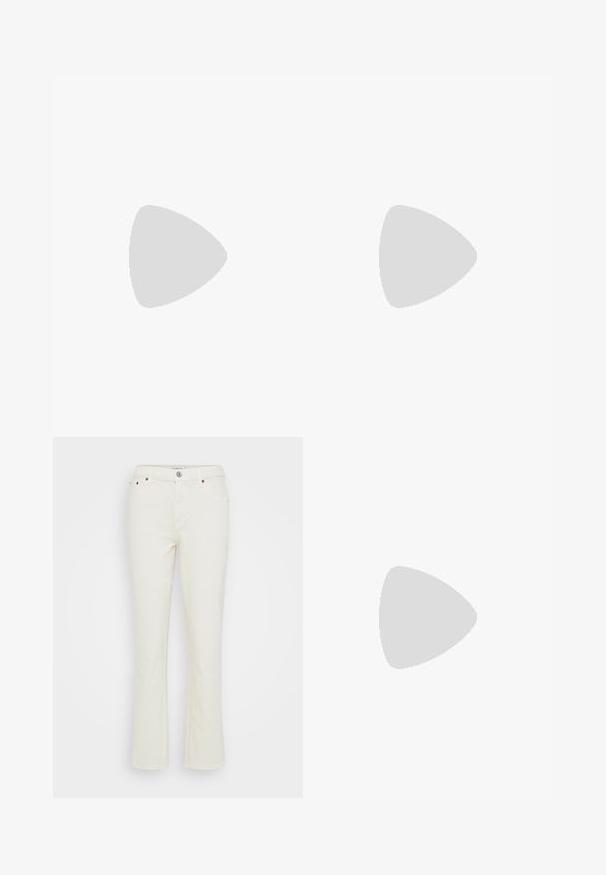 T-shirt noir à manches courtes avec col en V, ourlet droit et petite étiquette de marque à l'intérieur du col.; Jean en denim blanc évasés avec une finition texturée, design à cinq poches, fermeture à bouton métallique et détails de couture subtils sur les coutures.; Chaussure à enfiler en cuir noir avec deux boucles argentées, côtés ouverts, bout rond et talon bas empilé, montrée de profil sur fond blanc.; Sac fourre-tout en suède noir avec deux longues anses en cuir plates. Présente un bord supérieur incurvé et des coutures visibles sur le devant. Pas d'accents en métal.