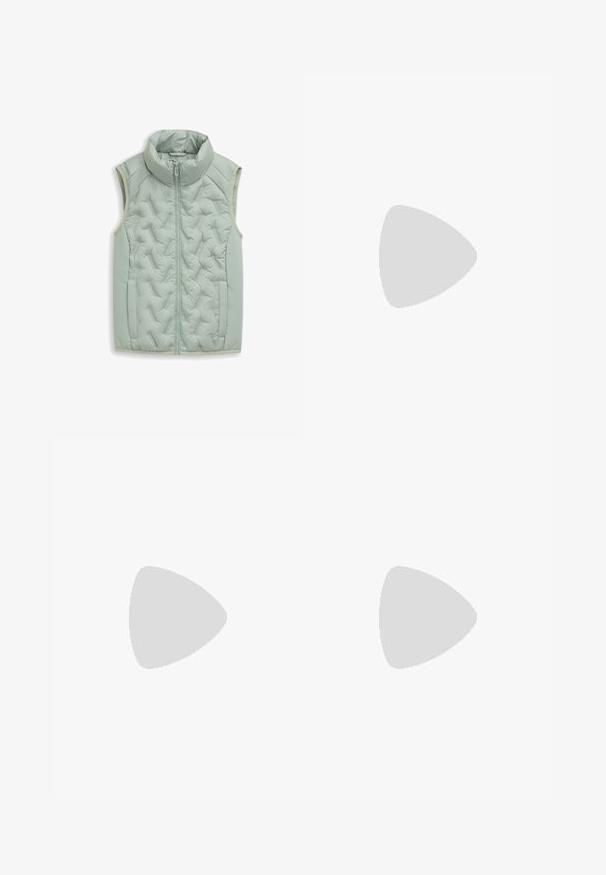Gilet sans manches bleu clair avec col haut, texture matelassée, fermeture éclair à l'avant et poches latérales, fabriqué à partir d'un matériau synthétique lisse.; Chemise blanche à boutons avec un col, motif à pois texturé et manches longues, en tissu de coton léger.; Jean en denim bleu foncé avec une coupe ajustée, présentant des coutures orange, cinq poches et une fermeture à bouton à la taille.; Baskets blanches pour hommes avec une texture lisse, des accents gris, un bout rond et une semelle en caoutchouc beige. Comprend une étiquette sur le côté et des détails perforés.