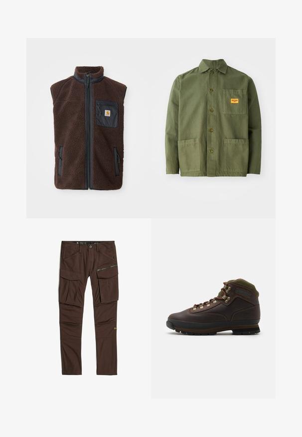 Bruine fleece vest met rits aan de voorkant, hoge kraag en zijzakken. Voorzien van een zwarte borstzak met logo-label. Zacht, gestructureerd materiaal.; Olijfgroen jack gemaakt van zware katoen, met een puntige kraag, knopen aan de voorkant en twee grote opgestikte zakken. Inclusief een klein logo-opdruk.; Bruine cargobroek met meerdere zakken, waaronder een ritssluitingzak op de rechterdij, en versterkte stiksels op knieën en naden.; Bruine leren wandelschoen met groene stoffen rand. Voorzien van metalen vetershaken, rubberen zool en een gestructureerd profiel voor grip.
