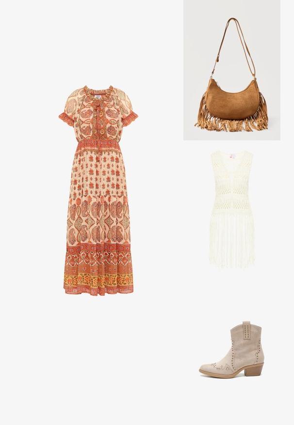 Hæklet vest i off-white, med v-hals, åbent vævemønster og frynset kant. Letvægtig, med et tekstureret, bohemsk design.; Maxikjole i let stof med blomsterprint i røde og orange nuancer, med en sammensamlet halsudskæring, korte ærmer og en lagdelt kant.; Beige ruskindsankelstøvle med spids tå, dekorativ syning og metalstuds langs kanterne. Har en lav, staplet hæl.; Brun ruskinds skuldertaske i halvmåneform med lang rem og frynser langs de nederste kanter mod en hvid baggrund.