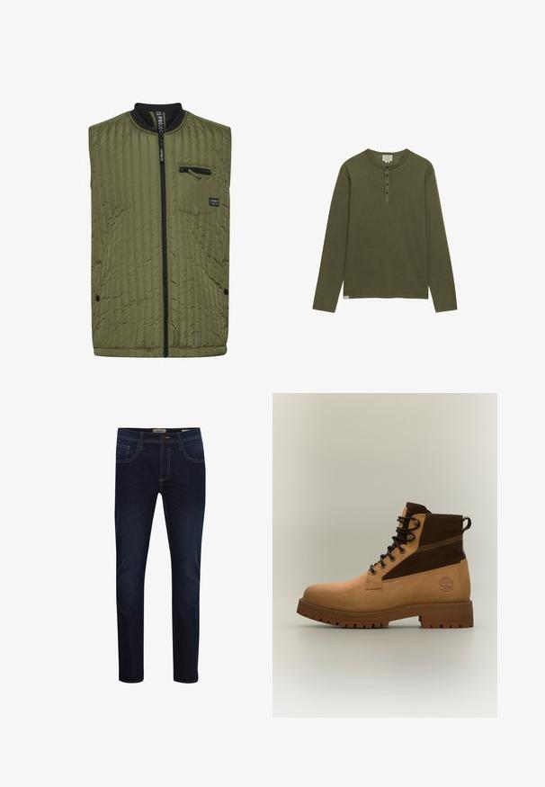 Chaleco sin mangas de color verde oliva con un diseño acolchado, cierre frontal con cremallera, bolsillos laterales y un pequeño bolsillo en el pecho con cremallera. Ribete negro en el escote.; Camisa henley de manga larga en verde oliva con cuatro botones negros y cuello redondo, mostrada sobre un fondo blanco.; Pantalones vaqueros de mezclilla azul oscuro con un corte ajustado, que presentan costuras amarillas, diseño de cinco bolsillos y cierre de cremallera. Textura suave, corte moderno.; Bota de cuero marrón claro y oscuro con cordones, suela robusta y tirador en la parte trasera, vista lateral sobre fondo liso y claro.