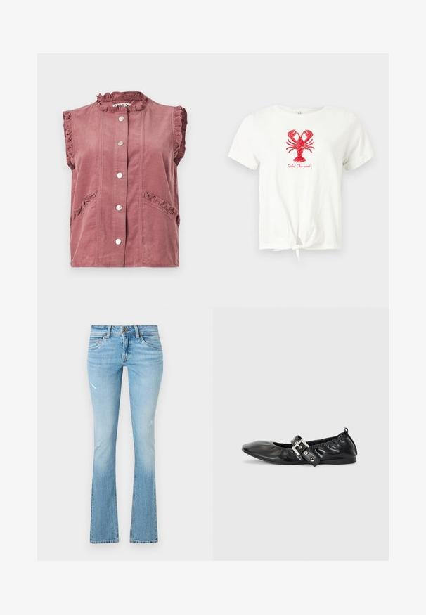Ärmellose Cordweste in staubigem Rosé mit gerafften Kanten, Druckknopfverschluss vorne und schrägen, mit Rüschen verzierten Taschen.; Weißes T-Shirt mit kurzen Ärmeln, vorn mit Knoten, rotem Pailletten-Hummer-Motiv und dem Text "Feelin' Claw-some!" unterhalb des Hummers.; Helles blaufarbene Denim-Jeans im Schlagdesign mit leichtem Verblassen, distressed Knie-Detail, Fünf-Taschen-Design und einem Knopfverschluss an der Taille.; Schwarze Leder-Ballerinas mit spitzem Zehenbereich, gerafften Details am Schaft und einem silbernen Schnallenakzent am verstellbaren Riemen.