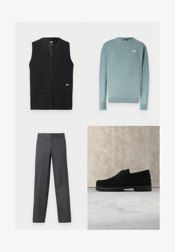 Sort ærmeløs vest med lynlås foran og to store forlommer, med en lille Dickies-logo på højre lomme.; Lyseblå crewneck-trøje med ribstrikkede manchetter og kant, med en lille hvid logo på venstre bryst.; Grå bukser lavet af glat stof, med lige ben-design, knappelukning og bæltesløjfer; minimale sømme og uden mønstre.; Sort snørestøvle med tyk rilled sål, der svæver over beige tæppe, brun moderne rundt bord i blødt oplyst rum i baggrunden.