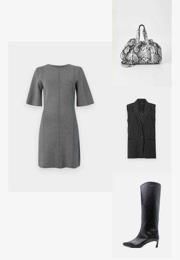 Sort ærmeløs blazer med hvidt nålestribet mønster og to knapper foran, med hakket revers og to forlommer.; Grå strikket kjole med korte, flared ærmer, rund halsudskæring og lodrette sømme. Glat tekstur og knælangt design.; Knæhøj sort læderstøvle med spids tå og slank, høj hæl. Glat tekstur med minimal hardware og mærkelogo nær toppen.; Håndtaske med sort og hvid slidmønster, to håndtag, snøre lukning og aftagelig skulderrem. Glat tekstur.