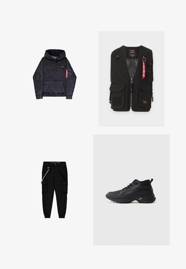 Sort arbejdsvest med flere forlommer foran, lynlåslukning, netfor indvendigt og rød nøglekæde med teksten "Remove Before Flight" på øverste højre lomme.; Sort melange hoodie med kængurulomme, justerbar snor i hætten, logo-patch på brystet og sidelomme med rødt mærke.; Sorte cargo bukser lavet af letvægtsstof, med to sidelommer, en elastisktalje og justerbare ankelmanchetter.; Sorte atletikskøjter lavet af syntetisk materiale. Har en polstret krave, rund tå, robust ydersål med godt greb og detaljer med mærkelogo.