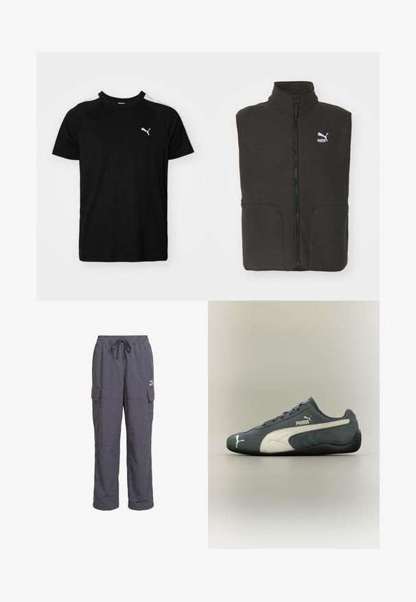 Zwarte fleece bodywarmer met een hoge kraag, twee voorzakken en een centrale rits. Heeft een wit Puma-logo op de linkerborst.; Zwarte t-shirt met korte mouwen, voorzien van witte accenten op de schouders, een ronde halslijn en een klein wit logo op de linkerborst. Zacht materiaal, klassieke pasvorm.; Donkergrijze loszittende cargobroek met elastische tailleband, trekkoord en klepzakken aan de zijkanten, met een Puma-logo op de rechterdij.; Donkergrijze Puma-sneaker met witte zijstreep, Puma-logo op de zijkant en teen, en zwarte, getextureerde zool, zijaanzicht op een neutrale achtergrond.