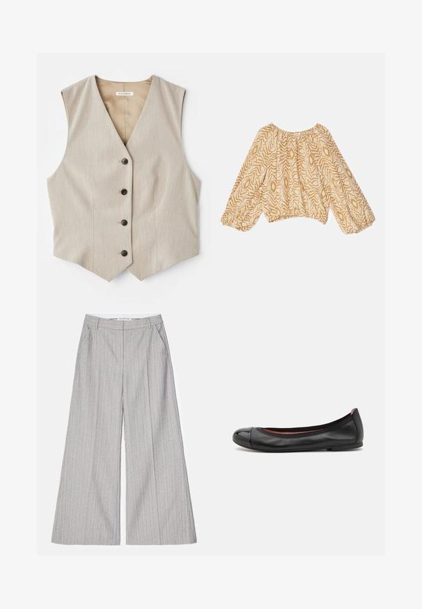 Beige Weste aus strukturiertem Stoff, V-Ausschnitt und fünf dunklen Knöpfen. Mit geradem Saum und ärmellos für einen maßgeschneiderten Look.; Leichte, beige Bluse mit einem abstrakten wellenförmigen Muster in dunkleren Farbtönen. Sie hat einen gerafften Ausschnitt und voluminöse, elastische Ärmel.; Graue weit geschnittene Hosen mit vertikalen Streifen, die eine glatte Textur und einen subtilen Schimmer aufweisen. Mit seitlichen Taschen und einem Bund.; Schwarze Leder-Ballerinas mit runder Zehenpartie und glänzender Kappen-Detail. Sie verfügen über eine glatte Textur und dezente Nähte entlang der oberen Kante.