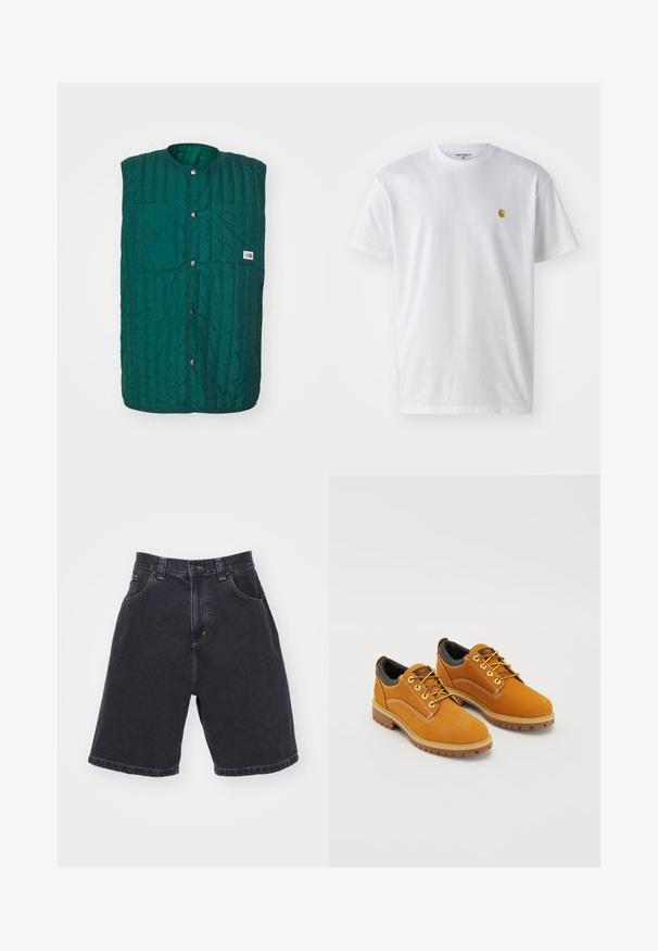 Chaleco acolchado verde con cuello redondo, botones a presión en la parte delantera y dos bolsillos verticales en el pecho. Tejido texturizado con líneas cosidas y una etiqueta de logo.; Camiseta de algodón blanca con mangas cortas, cuello redondo, que presenta un pequeño logo dorado en la parte izquierda del pecho. Textura suave y corte regular.; Shorts de mezclilla oscura con cintura alta, que cuentan con dos bolsillos frontales, costuras amarillas en contraste y un corte recto con un acabado doblado.; Zapatos de ante marrón con punta redonda, cordones amarillos, un collar acolchado negro y suelas de goma con surcos de tracción.