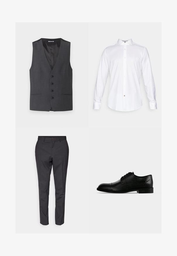 Grijze op maat gemaakte vest met een V-hals, vijf knopen aan de voorkant, twee zijzakken en een gladde binnenvoering.; Witte lange mouwen shirt van gladde stof, met een klassieke kraag, knoopsluiting aan de voorkant en een afgeronde zoom met een klein accentknopdetail.; Grijze op maat gemaakte broek met een gladde textuur, slim fit en taps toelopende benen, met een platte voorkant en riemlussen voor extra detail.; Zwarte leren formele herenschoen Oxford met gesloten vetersluiting, kapneus en lage gestapelde hak, gezien vanaf de buitenkant.