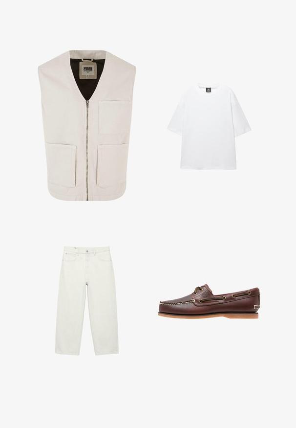 Gilet sans manches beige clair avec un décolleté en V, fermeture éclair sur le devant et deux grandes poches frontales. Fabriqué en coton bio avec une texture lisse.; T-shirt blanc surdimensionné avec des manches courtes, un col rond et un tissu en coton doux. Présente une étiquette noire au niveau du cou. Sans motifs ni accents.; Jean blanc à jambe droite avec poches avant, passants de ceinture et fermeture par bouton, posé à plat sur un fond blanc.; Chaussure bateau en cuir marron avec coutures blanches, détails de lacets et semelle en caoutchouc beige, vue de côté sur fond blanc.
