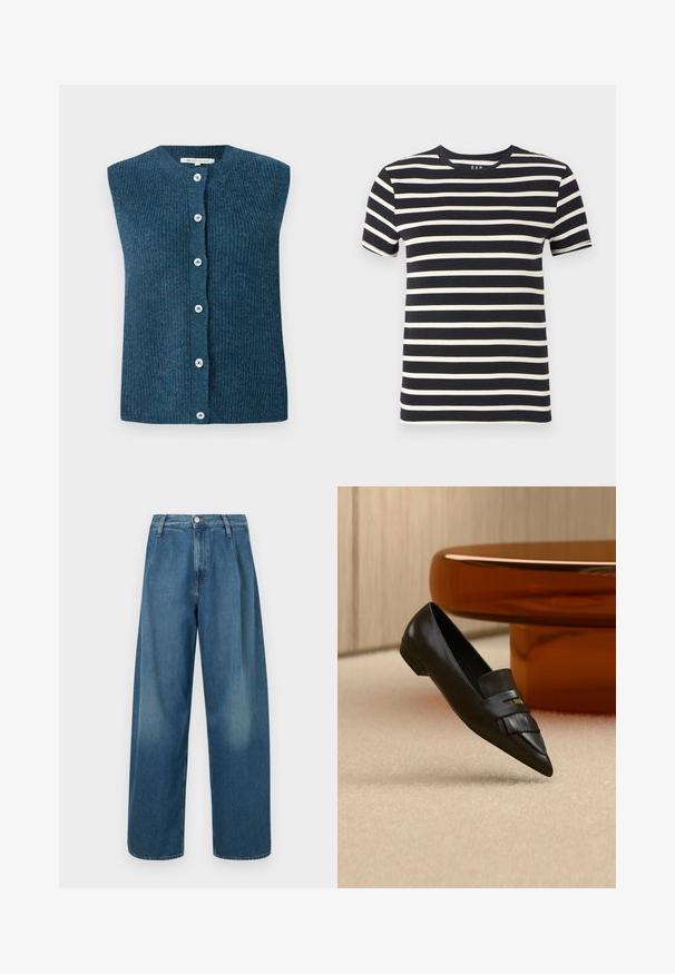 TOM TAILOR DENIM SOFT VEST - Vesta - dark sea petrol; Námornícky modré tričko s horizontálnymi krémovými pruhmi, okrúhlym výstrihom, krátkymi rukávmi a mäkkým bavlneným materiálom. Okraje sú čisto zakončené.; Modré džínsové nohavice s širokými nohavicami, vyrobené z denimu, so zvýšeným pásom, zapínaním na gombíky vpredu a jemným vyblednutím na látke.; Čierny kožený mokasín so špicatou špičkou a strapcovým detailom, umiestnený na béžovom koberci pri okrúhlom oranžovom sklenenom stole.