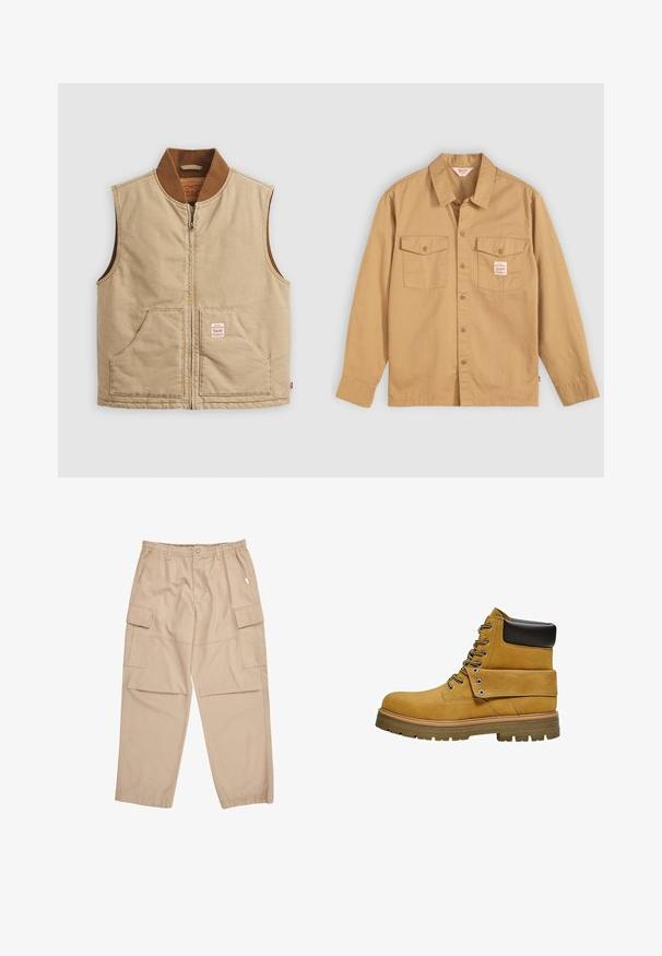 Beige ärmellose Zip-Weste mit braunem Rippkragen und zwei Fronttaschen, mit einem kleinen Patch-Label auf der rechten Tasche.; Beige Hemd mit langen Ärmeln, zwei Brusttaschen und einem kleinen Etikett. Hergestellt aus Baumwolle mit einer glatten Textur und klassischem Kragen-Design.; Beige Cargo-Hose aus Baumwolle, mit einem elastischen Bund, mehreren geräumigen Taschen und einem lockeren, geraden Schnitt.; Hellbrauner Arbeitsstiefel mit schwarzem gepolstertem Schaft, Schnürung vorne, umgeschlagener Lasche mit Metalleinlässen und dicker Gummiprofilsohle.