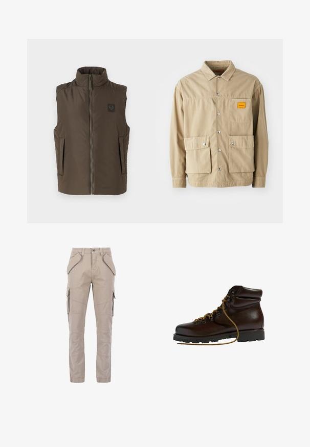 Brun ærmeløs vest med høj krave, frontlynlås og to sidelommer. Har et logo-patch på venstre bryst. Glat tekstur.; Replay Inc. SHIRT - Skjorter - khaki; Beige cargo bukser lavet af slidstærkt materiale, med flere sidelommer, en lige ben dropsdesign og synlige stikninger som accent.; Brun læder vandrestøvle med en afrundet tå, tekstureret overflade, gule snørebånd og metaløjer. Har en robust sort gummisål.
