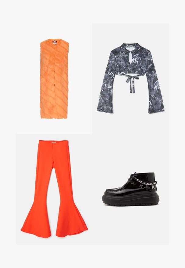 Orange faux fur vest uden krave, med en struktureret, bølget mønster og frontknaplukning. Let og ærmeløs.; Crop-top med lange ærmer i et mørkegrå, sort og hvidt abstrakt mønster, der har en nøglehul-udskæring foran og en snøre detalje ved livet.; Lys orange flagrende bukser lavet af glat, strækbart stof. Har en høj talje og en lynlås lukning i ryggen.; Sort laklæder platform ankellang støvle med sorte snørebånd og sølvkæde med vedhæng formet som en vifte og bogstaverne K og A.