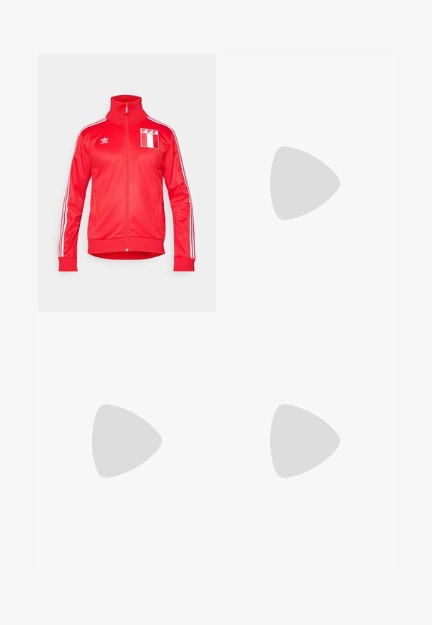Rode trainingsjack gemaakt van gladde stof, met een hoge kraag, volledige rits, witte strepen op de mouwen en een FPP-embleem op de borst.; Witte sportshirt met lange mouwen, gemaakt van glad materiaal, met een zwart Adidas-logo op de borst; V-halsontwerp en een getailleerde pasvorm.; Witte sportshorts met een elastische tailleband, gemaakt van een gladde stof. Bevat een zwart Adidas-logo aan de onderzijde aan de linkerkant.; Witte voetbalschoen met zwarte accenten en een rode zool. Heeft drie zwarte strepen aan de zijkant en een gladde, textuur bovenkant.