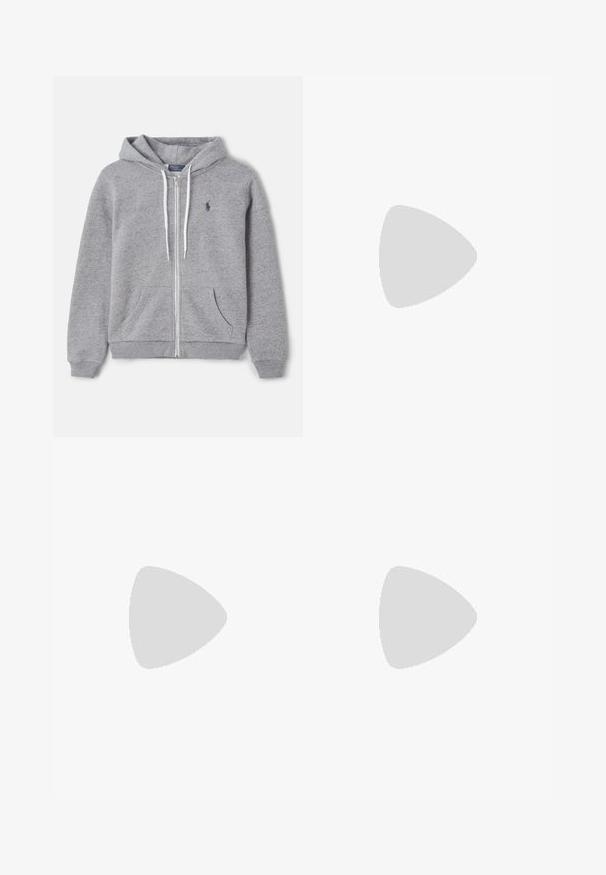 Sudadera con cremallera gris hecha de un tejido suave. Cuenta con capucha ajustable, bolsillos frontales y un pequeño logo en azul marino en el lado izquierdo del pecho.; Camisa blanca de manga larga, material de algodón, con cuello redondo, que presenta un pequeño logo en navy en el lado izquierdo del pecho. Diseño simple, ajuste regular.; Bermudas de lino blancas con cintura elástica, cordón de color beige y pequeño logo azul marino en el lado izquierdo. Presenta un corte holgado y bolsillos laterales.; Zapatillas de cuero blanco con un acabado suave, detalles en azul marino y un pequeño logotipo en el costado. Cuentan con cordones planos y una suela de goma texturizada.