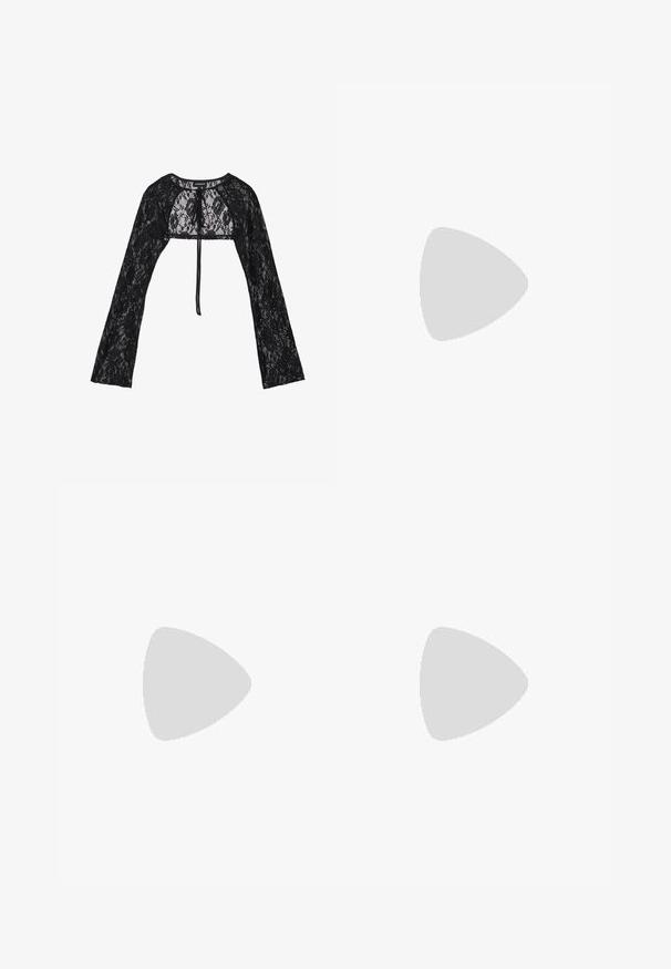 Even&Odd Vesta na kopčanje - black; Crna majica bez naramenica s drapiranim izrezom, prilagođenog kroja i glatke teksture. Ima nabran detalj na bočnoj šavu.; Tamno sivi traper šorts s ravnim krojem, s dva stražnja džepa i suptilnim kontrastnim šavovima. Tkanina ima glatku teksturu.; Crne kožne čizme do koljena s širokim okovratnikom, s bočnim zatvaračem i detaljem od kopče, teksturiranom završnom obradom i debelim gumenenim potplatom.