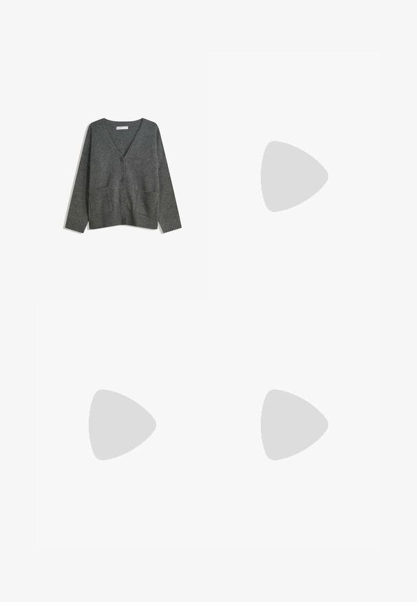 Dunkelgrauer V-Ausschnitt-Cardigan mit langen Ärmeln, Knopfverschluss, zwei Vorderseiten-Taschen und gerippten Bündchen und Saum.; Cremefarbener Pulli mit kurzen Ärmeln und blauen horizontalen Streifen. Verfügt über einen Rundhalsausschnitt sowie gerippte Bündchen und Saum. Hergestellt aus einem weichen Strickmaterial.; Dunkelblaue Jeans mit hoher Taille, vorderen Taschen und weit ausgeschnittenen Beinen, flach auf einem weißen Hintergrund ausgestellt.; Braune Wildleder-Ballettschuhe mit abgerundeter Zehenpartie, die eine geknotete Verzierung an der Vorderseite, dünne rote Einfassung und eine flache schwarze Sohle aufweisen.; Schildpatt-Übergrößen-Sonnenbrille mit grauen Verlaufsgläsern. Verfügt über ein rechteckiges Rahmen-Design und weißen Markentext an den Schläfen.; Schwarze Wildleder-Umhängetasche mit zwei langen, flachen Ledergriffen. Sie verfügt über eine gewölbte obere Kante und sichtbare Nähte auf der Vorderseite. Keine Hardware-Details.