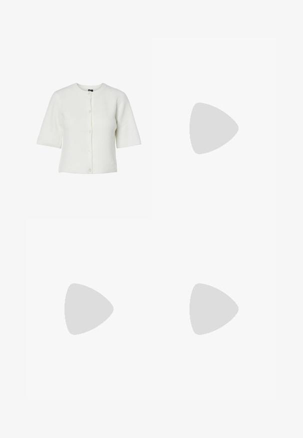 Cardigan bianco a maniche corte con scollatura rotonda, texture a coste e chiusura con cinque bottoni; tessuto morbido con una vestibilità rilassata.; T-shirt cropped nera a maniche corte con scollatura rotonda e dettaglio a nodo centrale sul davanti.; Leggings neri con vita alta, realizzati in un tessuto liscio e elastico. Presentano un piccolo dettaglio con logo vicino alla vita.; Scarpa atletica bianca nuvola con tomaia in maglia testurizzata e suola flessibile, caratterizzata da lacci decorativi e un manico sul retro.