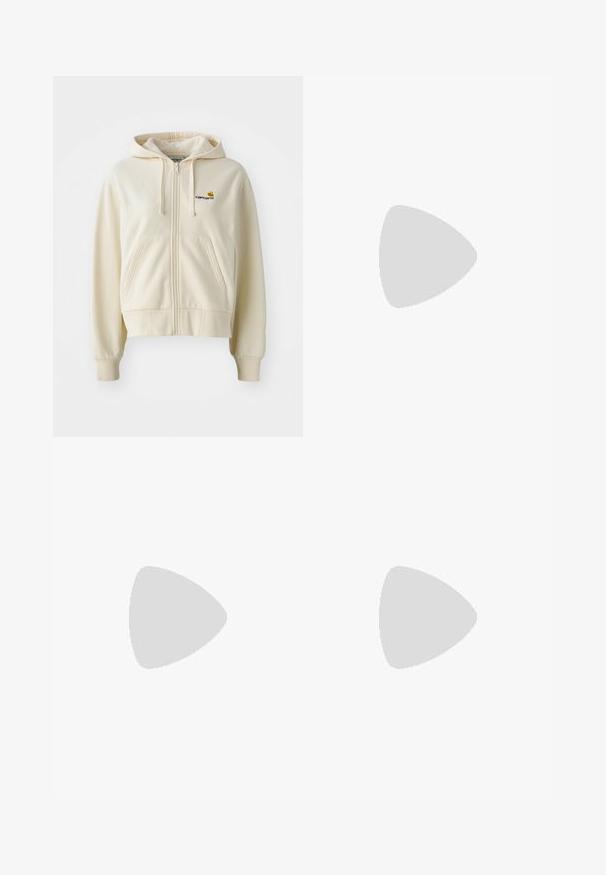 Carhartt WIP AMERICAN JACKET - Mikina na zip - natural; Krémové bavlněné tričko s krátkým rukávem, kulatým výstřihem a černým textem "POZITIVNÍ UPŘÍMNÝ" na přední i zadní straně.; Černé široké cargo kalhoty s elastickým pasem, které mají dvě boční cargo kapsy, lehký materiál a hladký povrch.; Samba tenisky s krémovo-bežovou barevnou kombinací, obsahující tři světle modré pruhy, bílé tkaničky a hnědé gumové podrážky.