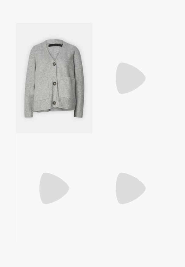 Grijze gebreide cardigan met een V-hals, drie grote knopen, twee voorzakken en ribgebreide manchetten. Zachte textuur en ontspannen ontwerp.; Effen wit T-shirt van katoen met een ronde hals, korte mouwen en een relaxte pasvorm. Glad textuur zonder patronen of accenten.; s.Oliver BLACK LABEL Broek - helles beige; Witte trailrunning-schoen met een bovenwerk van mesh en synthetisch materiaal, textuurelementen, rubberen zool en Salomon-branding aan de zijkant.; Ovale zonnebrillen met transparante oranje monturen en getinte lenzen. Slank ontwerp met dunne steunen met subtiele merkdetails.; Zwarte leren schoudertas met een flap sluiting, gouden hardware accenten, verstelbare schouderriem en gestructureerd oppervlak. Compakte rechthoekige vorm.; Gouden hoepeloorbellen met een gedraaide ontwerp, met een gladde, glanzende textuur en een ronde sluiting. Elke oorbel heeft een cilindrische vorm.