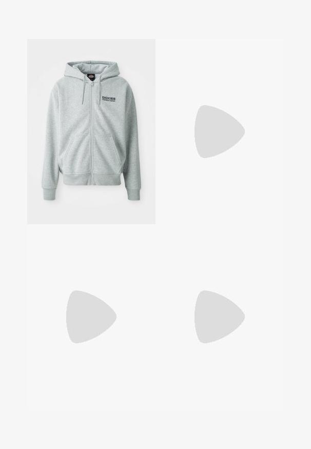 Grå hettegenser med glidelås laget av mykt stoff, med kengurulomme, justerbar snorhette, og "Dickies Workwear Company"-logo på brystet.; Hvit bomulls t-skjorte med v-hals og korte ermer. Har en liten fargerik brodert logo på venstre bryst. Myk tekstur.; Mørkeblå denimbukser med rett ben-design, med lyse sømdetaljer og frontlukking med knapp. Jevn tekstur.; Lys kremfarget sneaker med svart tre-stripes design, teksturert overdel, rund tå og gummisåle. Har snøring og merke på siden.; Svart crossover-veske med en glidelåslukking hovedrom, frontlomme, justerbar stropp og et synlig logo-patch på klaffen.
