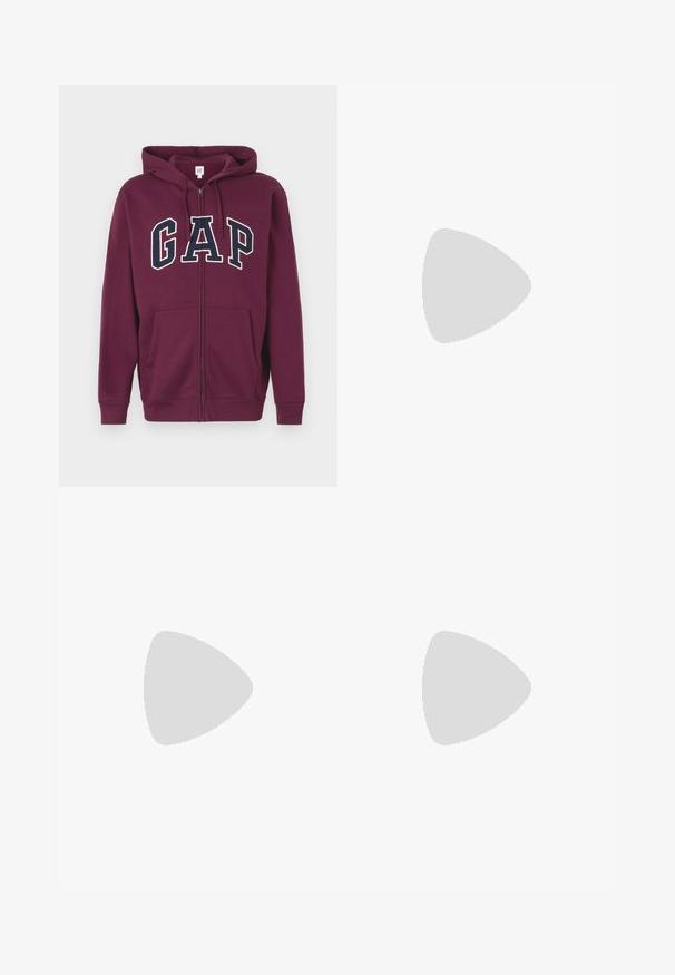 Sudadera con cremallera en color burdeos, con un bolsillo frontal, que presenta un gran logotipo "GAP" en blanco y azul marino en el pecho. Tejido suave, capucha ajustable.; Camisa de franela verde con un patrón a cuadros que presenta líneas en azul, blanco y amarillo mostaza. Con botones en el frente y cuello puntiagudo. Mangas largas.; Camiseta de corte clásico de manga corta en gris claro liso, mostrada sobre un fondo blanco, vista frontal sin logotipos ni diseños visibles.; Jeans de mezclilla azul claro con corte recto, cinco bolsillos y trabillas para cinturón. La tela tiene un ligero lavado para un efecto descolorido.; Zapatillas de lona en color blanco roto con punta redonda, que cuentan con suelas de goma beige y cinco ojetes para los cordones, acabado texturizado en la parte superior.