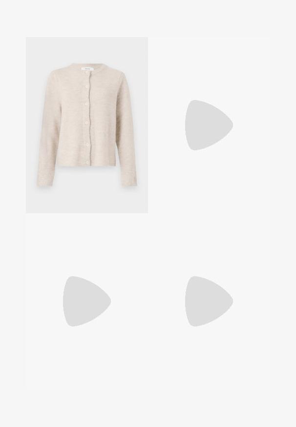 Bežinė megztinė, pagaminta iš minkštos mezgimo medžiagos, su apvalia iškirpte, ilgomis rankovėmis ir šešiais priekiniais mygtukais. Klasikinis, paprastas dizainas.; Balti aukštosios iš off-white mezginio medžiagos. Ilgos rankovės su raukšlėta tekstūra ir mažais išpjovimų detalėmis aplink apykaklę.; Sluoksniuota maksimalio ilgio sijonas tamsiai mėlyno languoto rašto, su elastinga liemeniu, keliomis audinio sluoksniais ir minkštu, tekstūruotu paviršiumi.; Juodos odinės bateliai su apvaliu priekiu, plokščiu padu ir dirželiu su sagtimi. Didelis blokinis kulnas, užtikrinantis papildomą stabilumą.