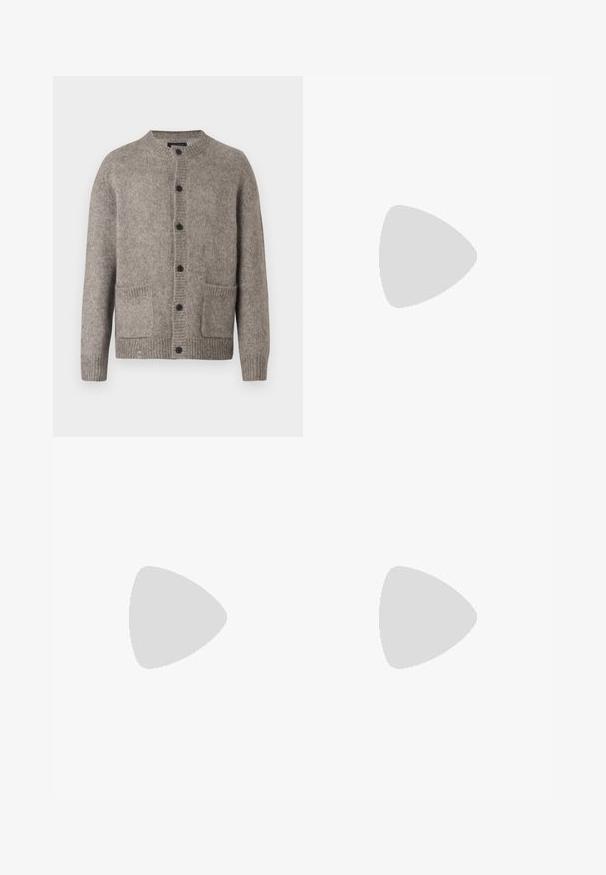 Cardigã cinza claro feito de lã suave, com decote redondo, seis botões pretos e dois bolsos frontais. Padrão de malha texturizada.; T-shirt branca de manga curta feita de algodão com decote redondo e corte descontraído. Sem padrões ou destaques visíveis. Design simples.; Calções de algodão azul-marinho com frente lisa, passadores para cinto, bolsos laterais e um corte relaxado, apresentando uma textura suave e um design limpo.; Sapatos slip-on em camurça castanha com um acabamento texturizado, bico redondo e sola de borracha em contraste. Apresenta uma marcação discreta próximo ao calcanhar.