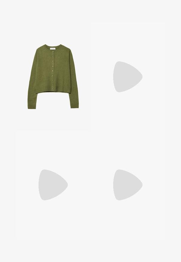 Olive groene cropped cardigan gemaakt van zacht breimateriaal. Heeft een ronde halslijn, een sluiting met knopen aan de voorkant en ribgebreide manchetten en zoom.; Grijs gestreepte top met een V-hals en korte mouwen. Heeft een sluiting met een strik aan de voorkant en een zachte stofstructuur. Verticale strepen voegen visuele interesse toe.; Bershka WIDE-LEG - Wide leg - light-blue denim; Groene suède sneaker met witte leren strepen, rubberen zool, gepolsterde kraag en een minimalistisch ontwerp. Bevat merkbranding aan de zijkant.