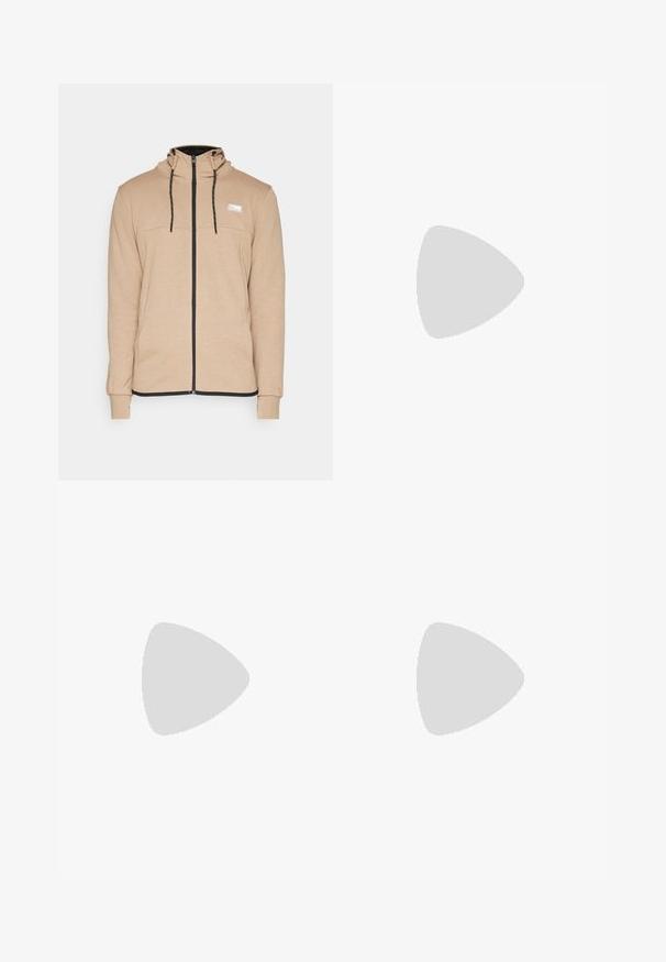 Jack & Jones JCOAIR HOOD - Majica s kapuljačom i patentnim zatvaračem - crockery detail:melange; Maslinasto zelena pamučna majica s velikim crnim Levi's logotipom sprijeda. Klasični okrugli izrez i kratki rukavi, glatka tekstura.; Maslinaste zelene cargo hlače napravljene od čvrste pamučne tkanine. Imaju višestruke džepove, bočni džep sa zatvaračem i sužene nogavice sa blago teksturiranim završetkom.; Crne visoke platnene tenisice s bijelim gumama i vezicama, sa kružnim logom sa strane, u kombinaciji s trapericama i crnim hlačama.