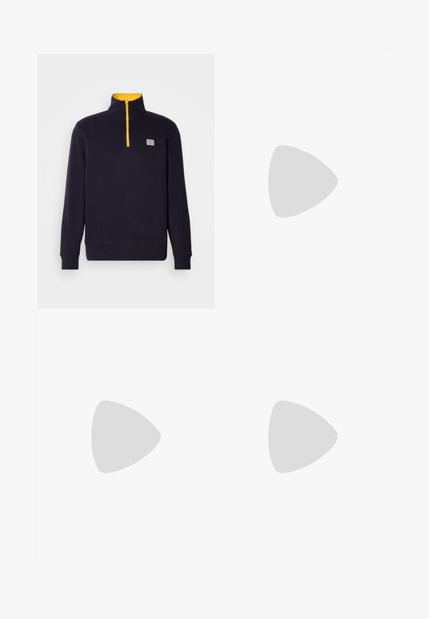 Námořnický pulovr vyrobený z jemného materiálu, s vysokým límcem, žlutým zipem a malou nášivkou loga na hrudi. Rukávy a spodní lem jsou žebrované.; Bílá bavlněná tričko s krátkým rukávem a kulatým výstřihem, s jemně embosovaným logem "Joop!" na hrudi a rovním lemem.; Bežové bavlněné kalhoty se střihy rovného nohavice, s knoflíkovým zapínáním a záhyby vpředu pro zvýraznění detailu.; Bílé a světle béžové atletické tenisky, které mají síťovaný svršek, perforované detaily a texturovanou mezipodešev s logem na patě.