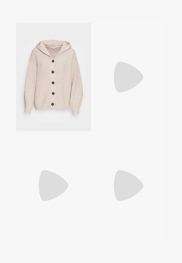 TOM TAILOR Casaco de malha - cold beige melange; Top preto de ombros à mostra, feito de um tecido elástico e suave. Apresenta mangas curtas e uma silhueta ajustada. Design simples e sem costuras.; Calças largas e pretas, com um cós elástico e cordão ajustável. Feitas de um tecido liso e leve, sem padrões visíveis.; Sandal de pele preta com bico pontiagudo e um salto bloco baixo. Apresenta uma tira no tornozelo com uma fivela em tom dourado. Textura suave.