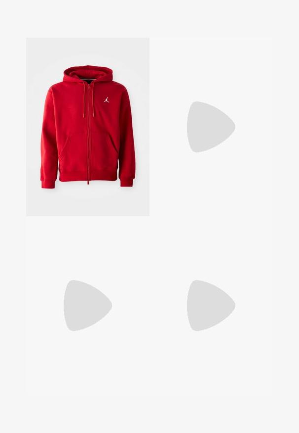 Felpa rossa con zip in materiale misto cotone, dotata di tasca a marsupio e logo bianco sul petto, con cordini sul cappuccio.; Maglietta bianca in cotone con maniche corte, scollatura rotonda, vestibilità comoda e senza loghi o motivi visibili. Texture liscia e design minimale.; Pantaloni jogger neri realizzati in tessuto morbido, dotati di una vita elastica con coulisse, polsini a costine e un piccolo logo sulla coscia sinistra.; Sneakers in pelle bianca con perforazioni, punta rotonda, suola piatta e lacci spessi, con logo swoosh visibile e "AIR" sul tallone.