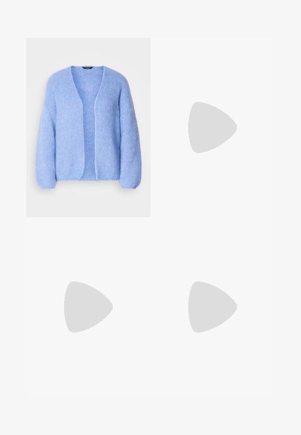 Lindex CARDIGAN VANESSA - Vest - light blue; Witte katoenen tanktop met een brede halslijn en dunne schouderbandjes. Gladde textuur zonder zichtbare patronen of versieringen.; Satijnen blauwe midi-rok met een gladde, glanzende afwerking. Uitlopende silhouet, de zoom loopt zachtjes gebogen, waardoor het vloeiende ontwerp wordt benadrukt.; Witte high-top canvas sneakers met een zwarte rubberen zool, een rubberen neuskap aan de voorkant en zes gaatjes voor veters, met een schone, minimalistische uitstraling.