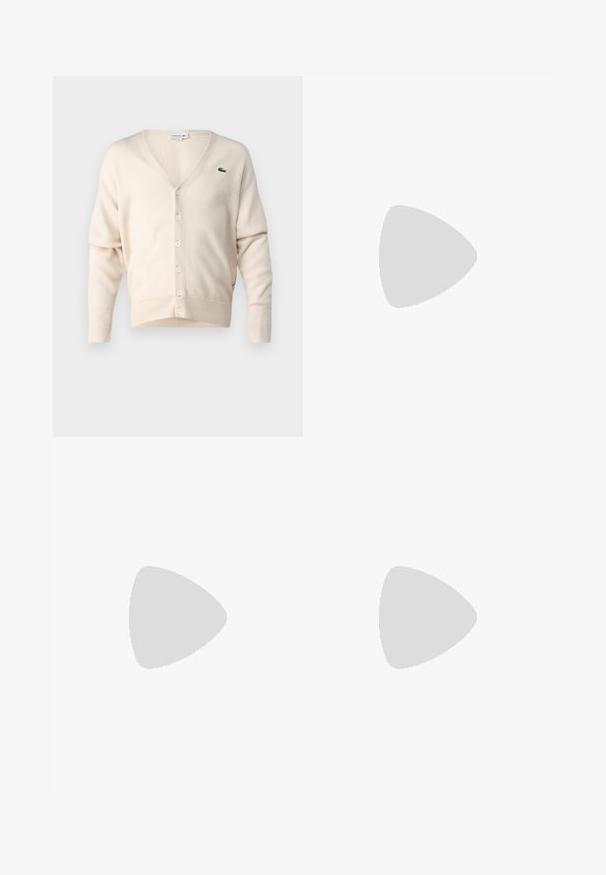 Bež kardigan napravljen od mekanog materijala, s V-izrezom, kopčanjem na dugmad, dugim rukavima i malim zelenim logotipom na lijevoj strani prsnog koša.; Bijela pamučna majica s kratkim rukavima, s diskretnim izvezenim logom i minimalističkim dizajnom. Mekana tekstura, okrugli izrez.; Zelene trenirke napravljene od mekog materijala; imaju elastičnu trakicu u struku, sužene nogavice i mali logo sa strane.; Bijela tenisica s zelenim naglascima, od suede i kožnih materijala, zaobljenog prsta, teksturirane potplate, te izvezenim logotipom sa strane i na jeziku.