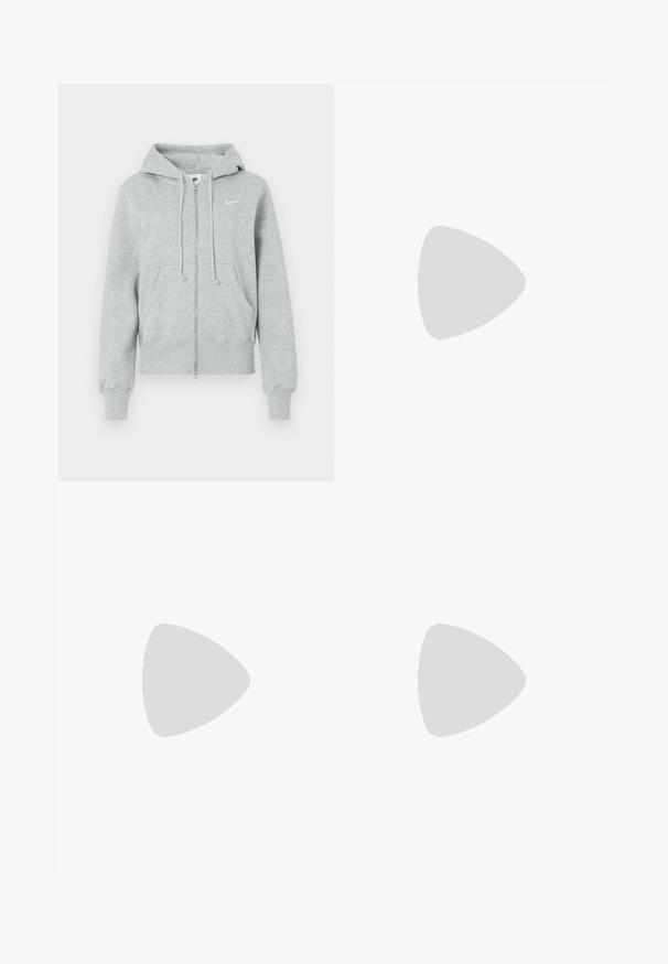 Ανοιχτό γκρι φούτερ Nike με φερμουάρ, κουκούλα, μπροστινές τσέπες, κορδόνια, ριμπ επιμήκη μανίκια και λευκό λογότυπο Nike swoosh στο στήθος.; Λευκό βαμβακερό μπλουζάκι με στρογγυλή λαιμόκοψη και κοντά μανίκια. Διαθέτει ένα μικρό μαύρο λογότυπο Nike στο στήθος. Απλός και κομψός σχεδιασμός.; Λευκό αθλητικό παντελόνι σε φαρδιά γραμμή με ραμμένο ζώνη και διακριτική λεπτομέρεια λογότυπου. Απαλή υφή με άνετη εφαρμογή και στενό στρίφωμα.; Λευκά δερμάτινα αθλητικά παπούτσια με κίτρινες και λιλά λεπτομέρειες, στρογγυλή μύτη, επίπεδες κορδόνια και υφασμάτινη σόλα από καουτσούκ με υφή. Φοριούνται με λευκές κάλτσες.